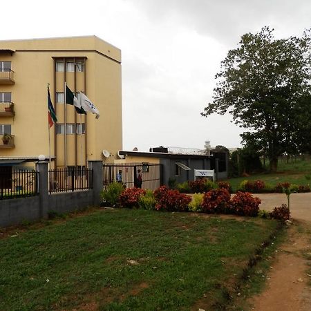 לגוס Blue Lodge Hotel מראה חיצוני תמונה